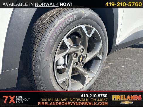 New 2025 Chevrolet Trax LT w/ Sunroof Package image 7