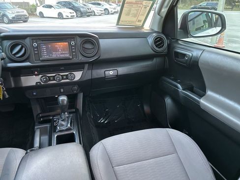 Used 2019 Toyota Tacoma SR w/ SR Convenience Package image 11