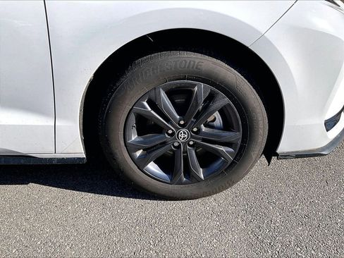 Used 2025 Toyota Sienna XSE w/ XSE Plus Package AWD/4WD image 7