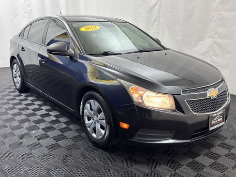 Used 2013 Chevrolet Cruze LS image 14