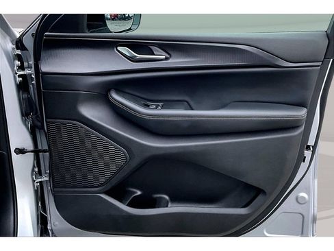 Used 2024 Jeep Grand Cherokee Altitude image 21