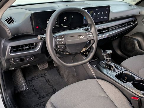 Used 2025 Kia K4 LXS image 14