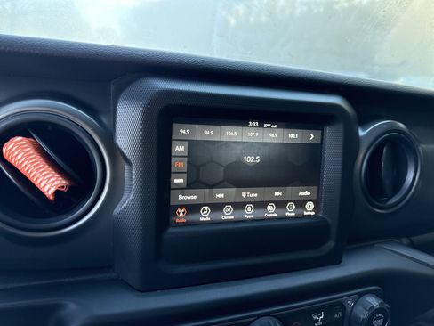 Used 2022 Jeep Gladiator Sport image 28