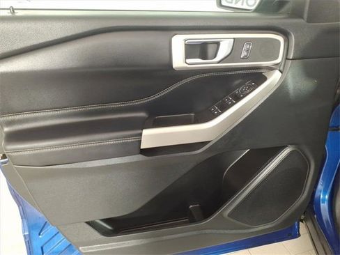 Used 2021 Ford Explorer XLT w/ Equipment Group 202A image 9