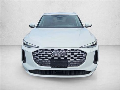 Used 2025 Audi Q5 Premium w/ Convenience Package image 2