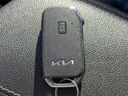 Used 2022 Kia Niro EX Premium image 29