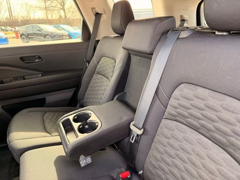 Used 2024 Nissan Pathfinder SV image 25