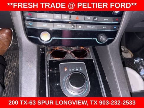 Used 2017 Jaguar F-PACE Premium image 11