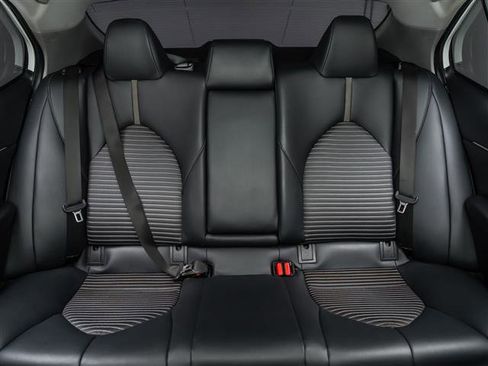 Used 2019 Toyota Camry SE w/ Convenience Package image 28