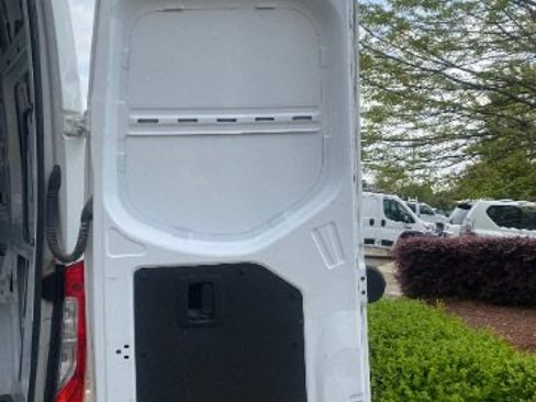 Used 2023 Mercedes-Benz Sprinter 2500 image 12