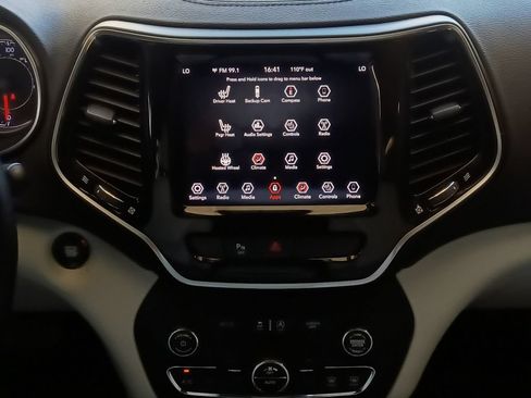Used 2019 Jeep Cherokee Limited FWD image 8