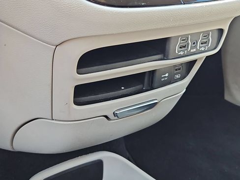 Used 2022 Chrysler Pacifica Touring-L FWD image 26