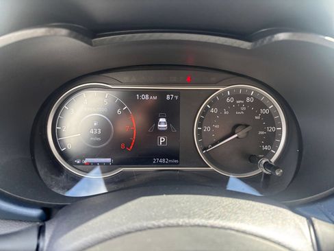 Used 2025 Nissan Versa SV FWD image 38