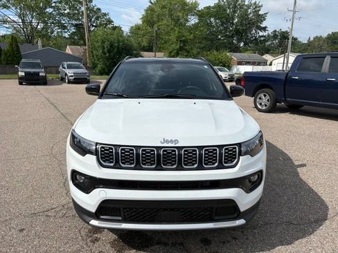 Used 2025 Jeep Compass Limited AWD/4WD image 8