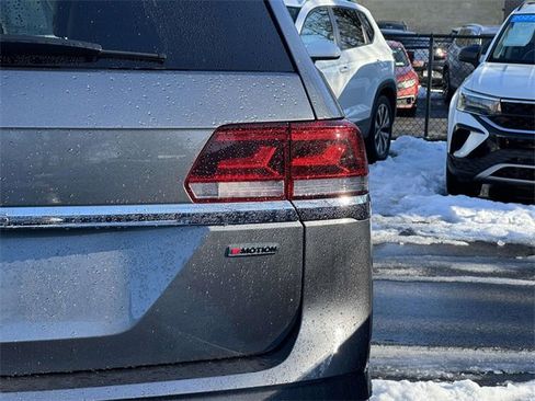 Certified 2022 Volkswagen Atlas SE image 11