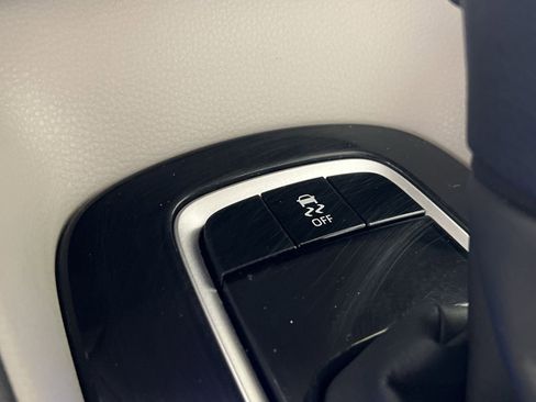 Used 2021 Toyota Corolla LE image 29