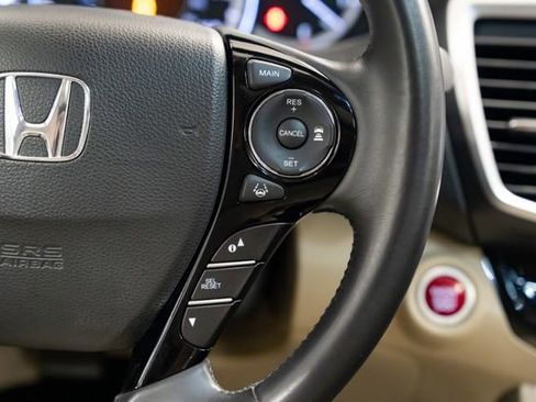 Used 2017 Honda Accord Touring image 16