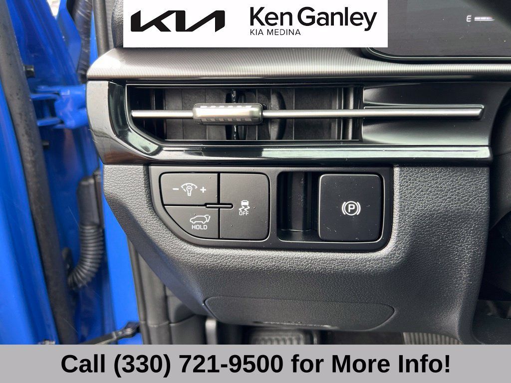 Certified 2026 Kia Sportage EX w/ EX Panorama Roof Package FWD image 27