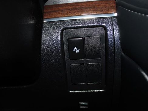 Used 2016 Toyota Land Cruiser image 29