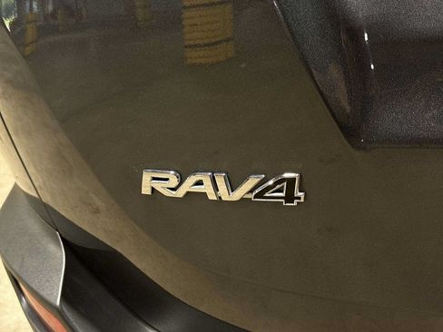 Used 2015 Toyota RAV4 LE AWD/4WD image 24