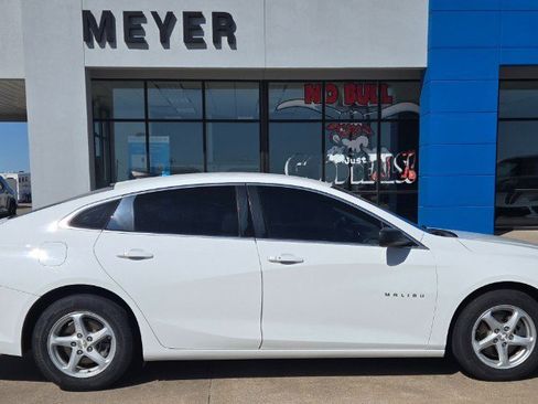 Used 2017 Chevrolet Malibu LS FWD image 1