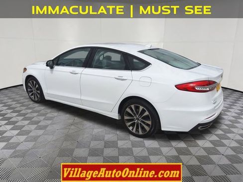 Used 2020 Ford Fusion SE image 2