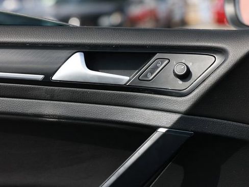 Used 2015 Volkswagen Golf R 4-Door image 46