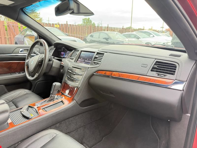 Used 2013 Lincoln MKS AWD image 32