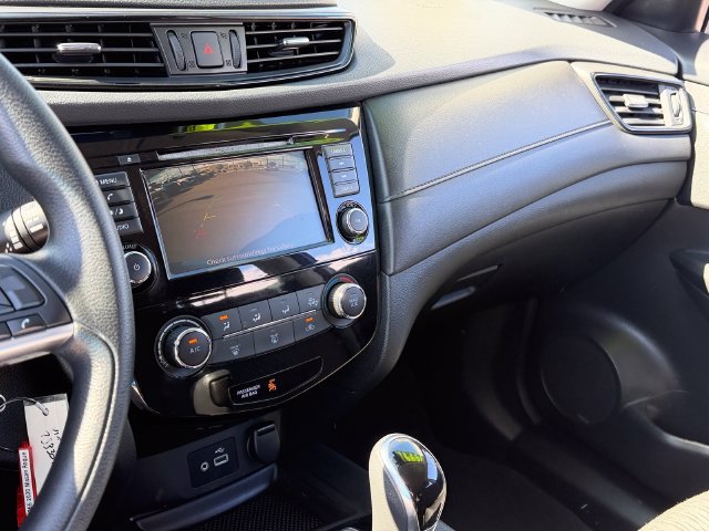 Used 2020 Nissan Rogue S FWD image 18