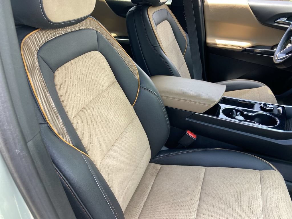 Used 2025 Chevrolet Equinox ACTIV w/ Safety and Technology Package AWD/4WD image 23