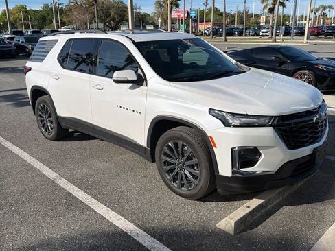Used 2023 Chevrolet Traverse RS image 1