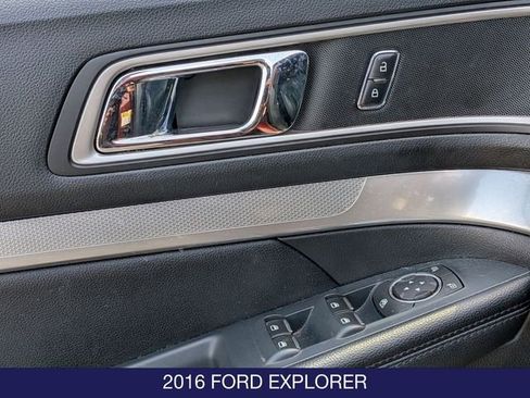 Used 2016 Ford Explorer XLT w/ Equipment Group 202A AWD/4WD image 12