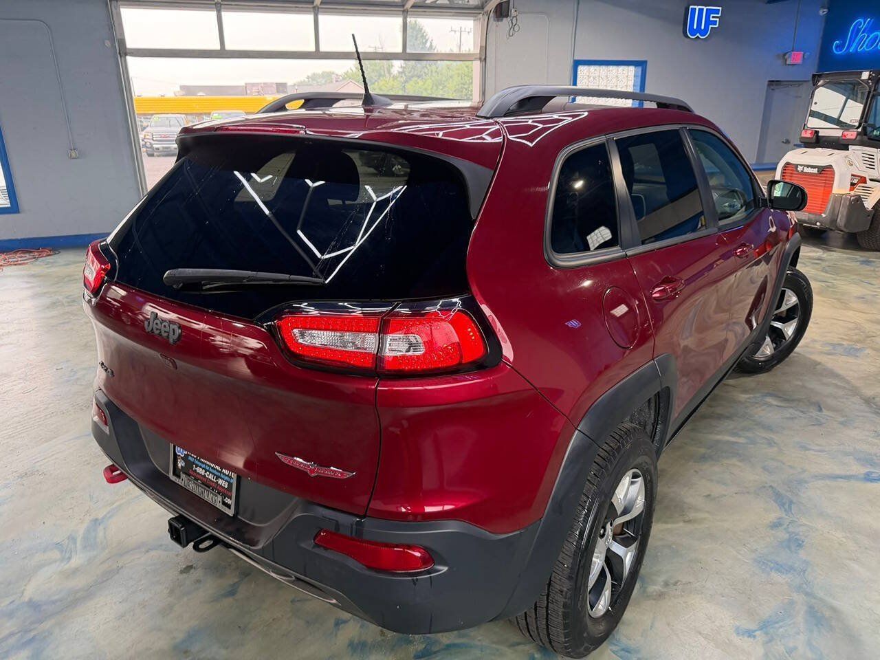 Used 2016 Jeep Cherokee Trailhawk w/ Leather Interior Group AWD/4WD image 2