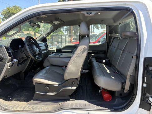 Used 2017 Ford F550 2WD SuperCab Super Duty image 4