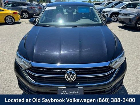 Used 2024 Volkswagen Jetta SE FWD image 2