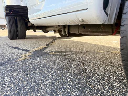 Used 2017 Chevrolet Express 3500 image 27