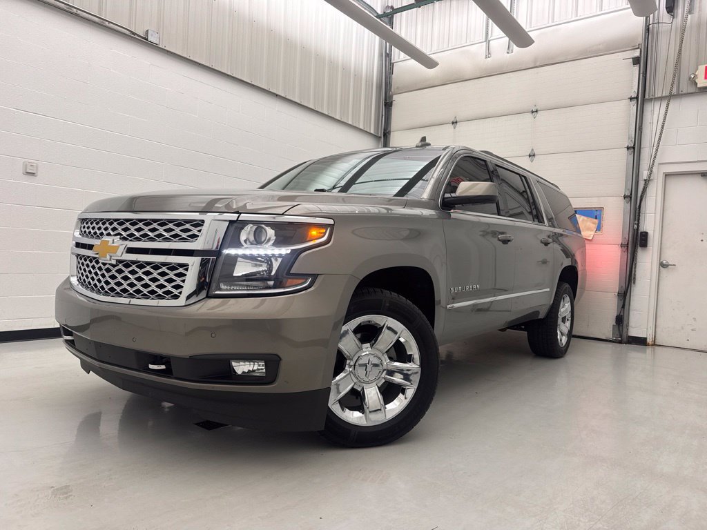 Used 2019 Chevrolet Suburban LT w/ LT Signature Package AWD/4WD image 3