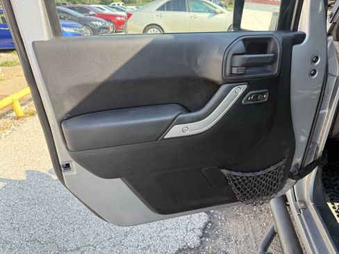 Used 2014 Jeep Wrangler Sahara w/ Connectivity Group AWD/4WD image 11