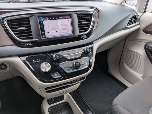 Used 2023 Chrysler Voyager LX FWD image 22