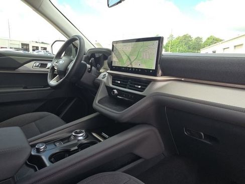 Used 2025 Ford Explorer Active RWD image 22
