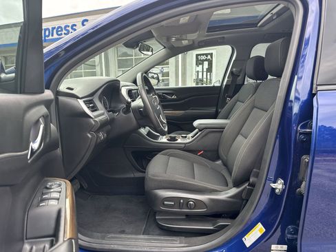 Certified 2023 GMC Acadia SLE w/ Driver Convenience Package image 15