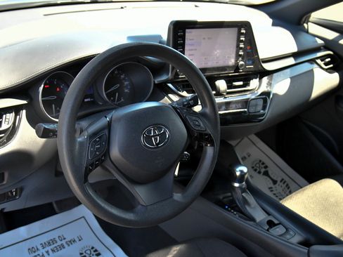 Used 2019 Toyota C-HR LE image 16