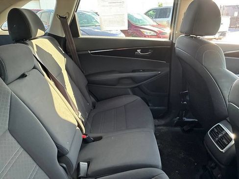 Used 2020 Kia Sorento LX FWD image 21