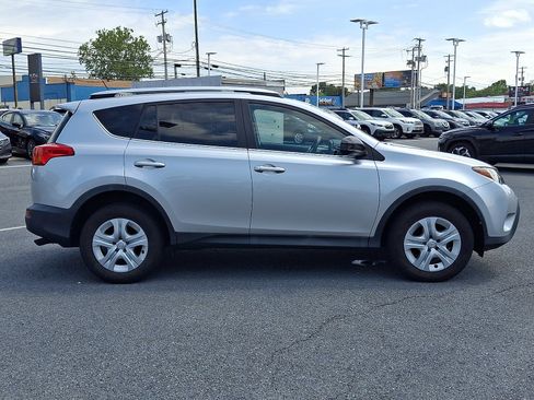 Used 2015 Toyota RAV4 LE AWD/4WD image 4