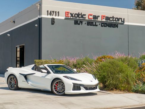 Used 2025 Chevrolet Corvette Z06 RWD image 1