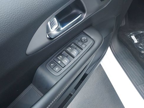 New 2027 Chrysler Pacifica Select w/ S Appearance Package FWD image 11