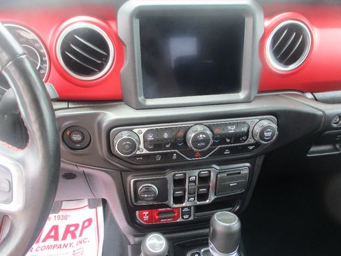 Used 2022 Jeep Gladiator Rubicon w/ Cold Weather Group AWD/4WD image 5