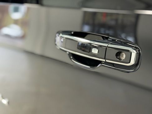 Used 2025 GMC Yukon XL Denali image 14