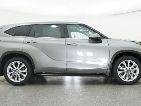 New 2026 Toyota Highlander Limited image 26