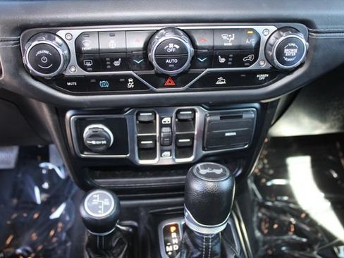 Used 2024 Jeep Wrangler Unlimited Sahara AWD/4WD image 33